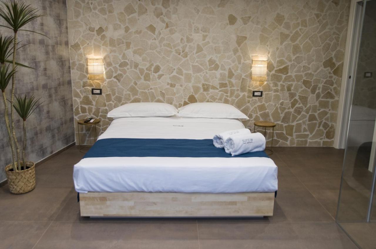 Suite 18 Luxury Apartments Bari Buitenkant foto