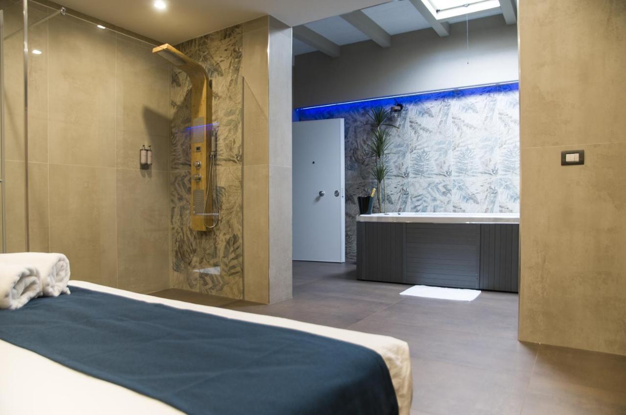 Suite 18 Luxury Apartments Bari Buitenkant foto