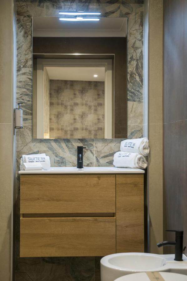 Suite 18 Luxury Apartments Bari Buitenkant foto