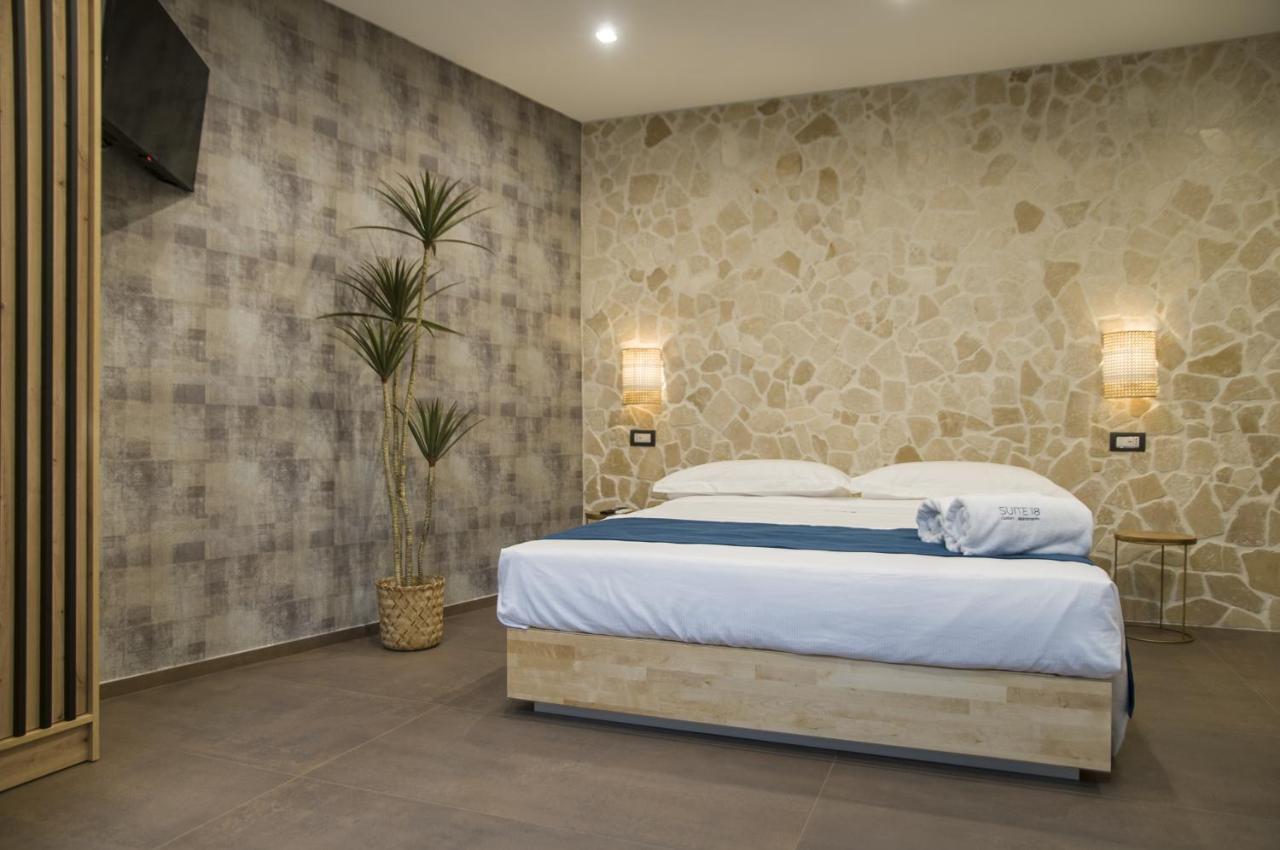 Suite 18 Luxury Apartments Bari Buitenkant foto