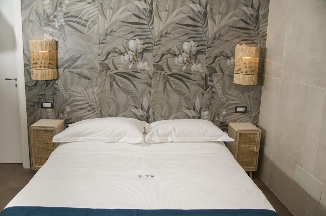 Suite 18 Luxury Apartments Bari Buitenkant foto