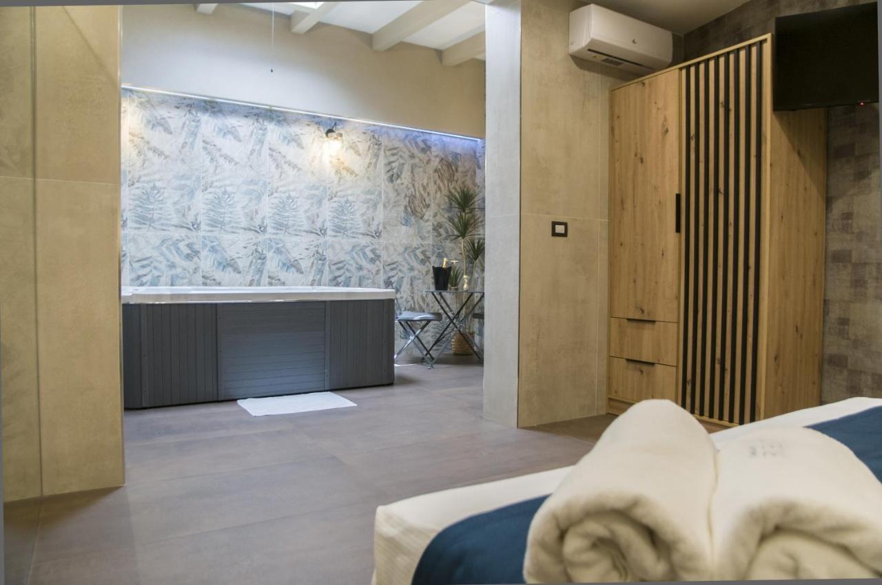 Suite 18 Luxury Apartments Bari Buitenkant foto