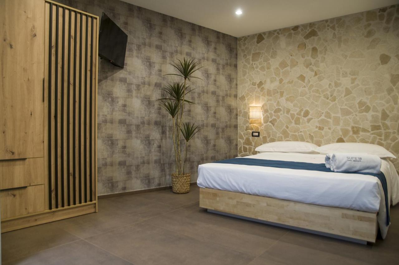 Suite 18 Luxury Apartments Bari Buitenkant foto
