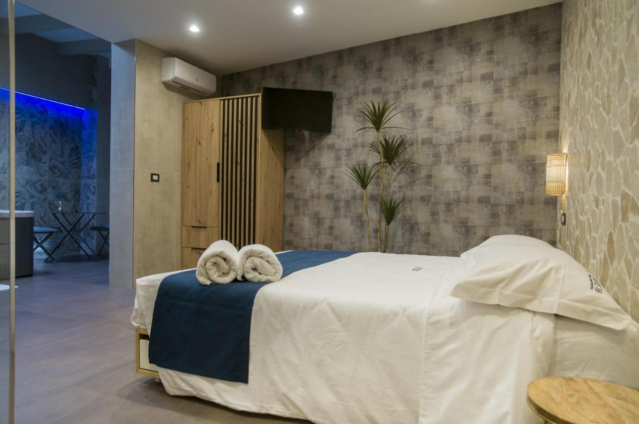 Suite 18 Luxury Apartments Bari Buitenkant foto