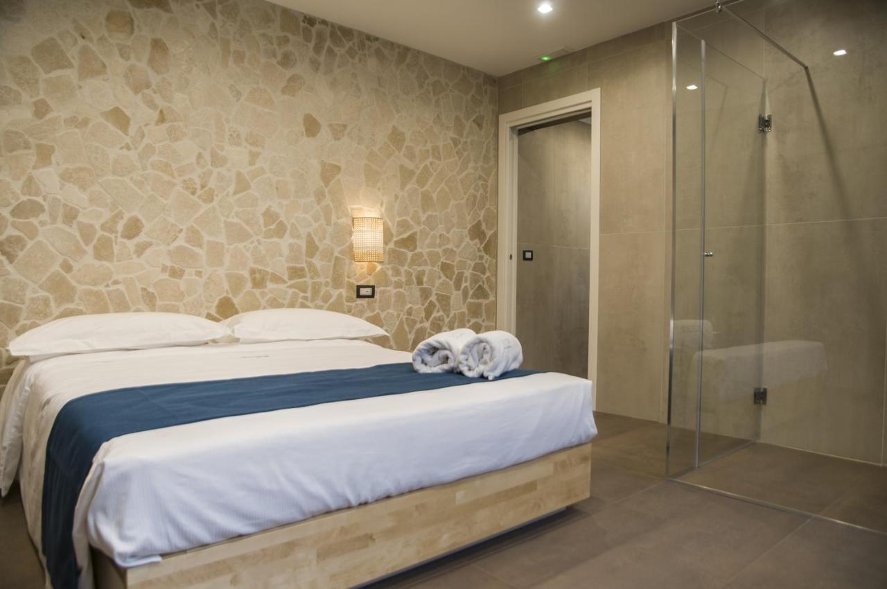 Suite 18 Luxury Apartments Bari Buitenkant foto