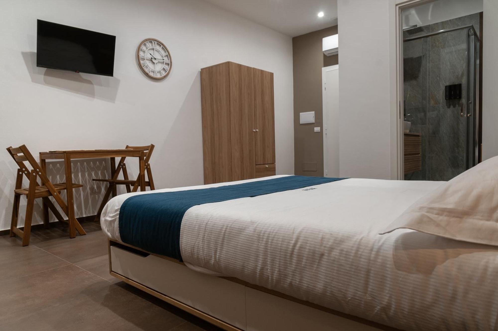 Suite 18 Luxury Apartments Bari Buitenkant foto