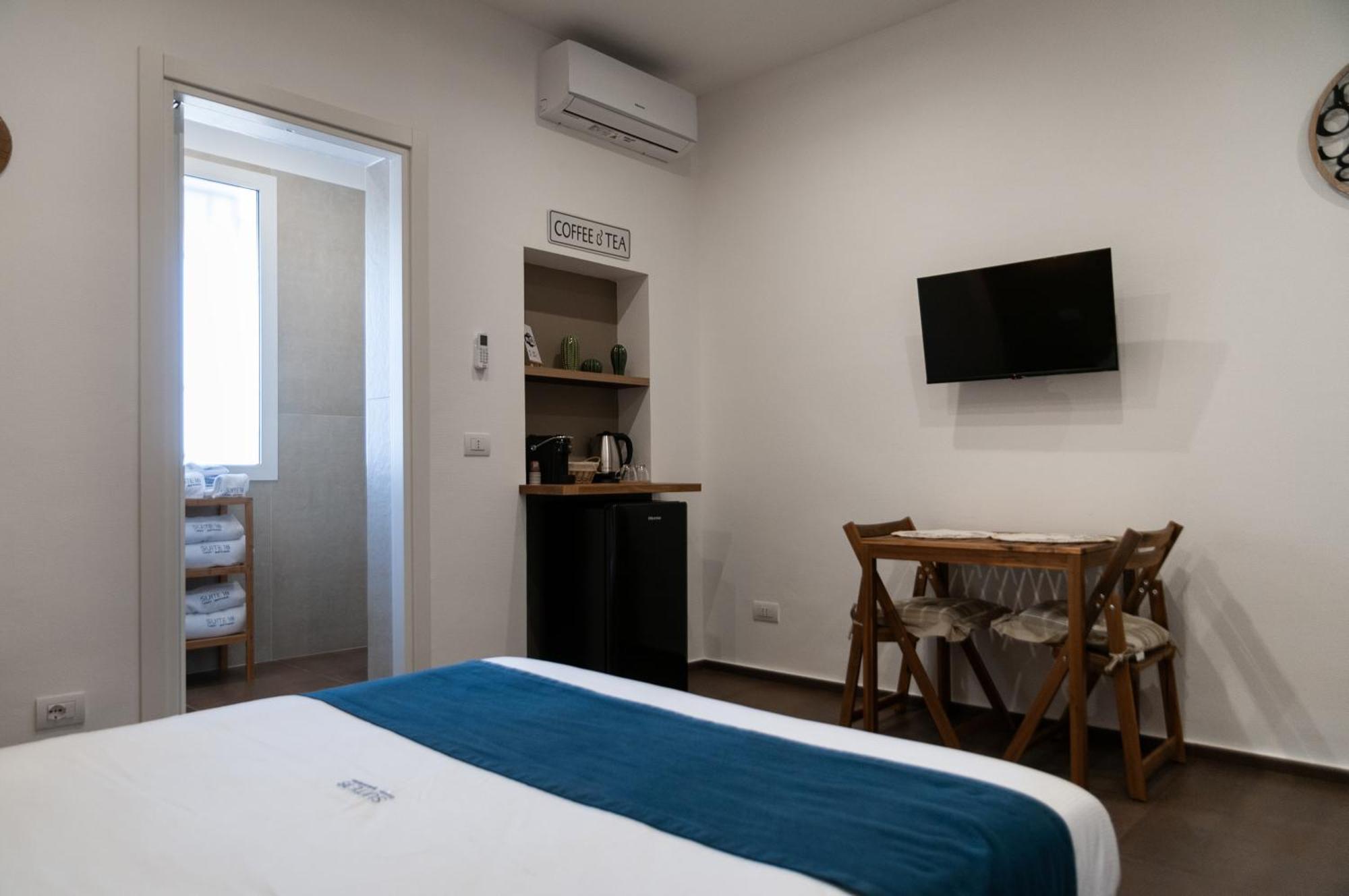 Suite 18 Luxury Apartments Bari Buitenkant foto