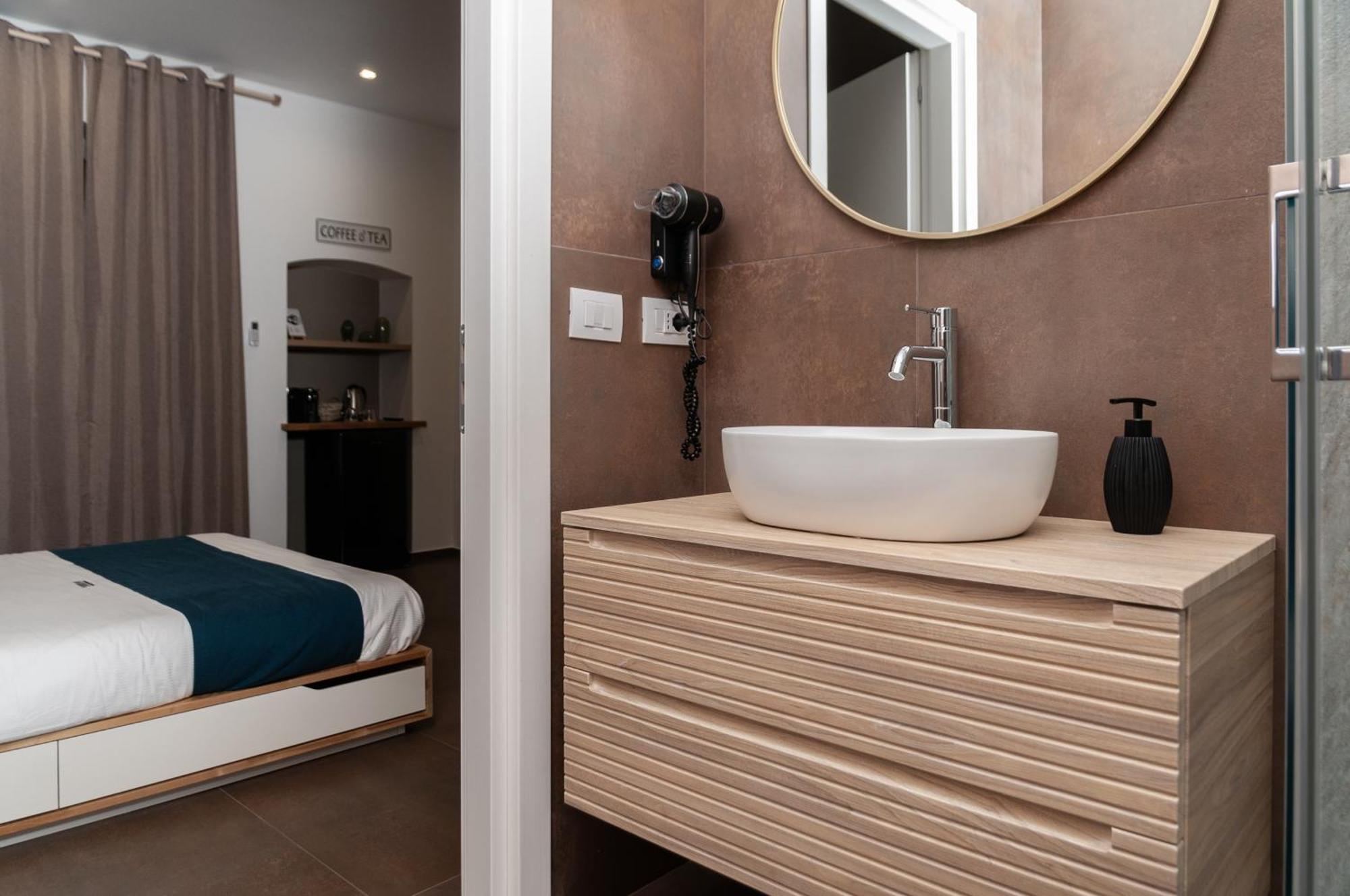 Suite 18 Luxury Apartments Bari Buitenkant foto