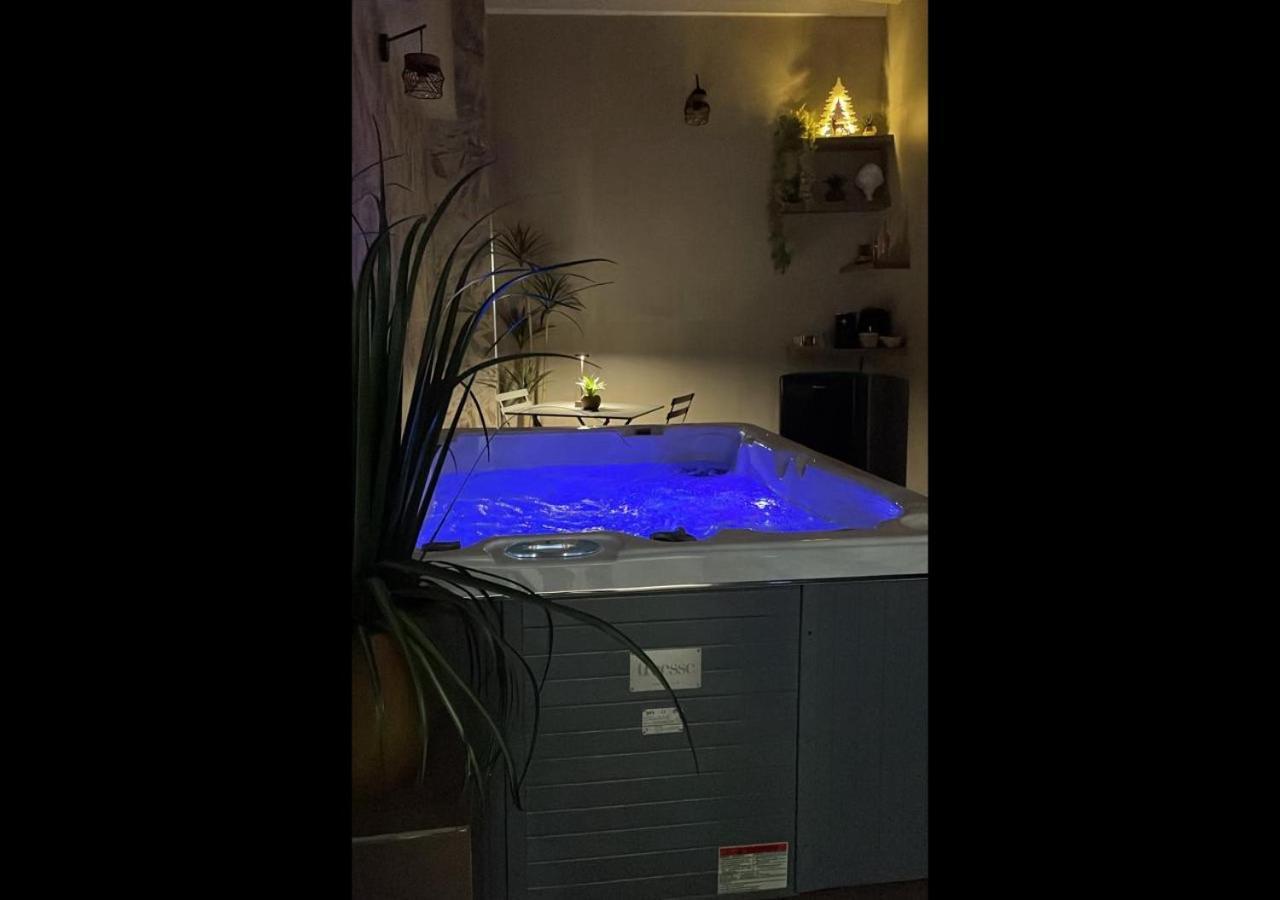 Suite 18 Luxury Apartments Bari Buitenkant foto