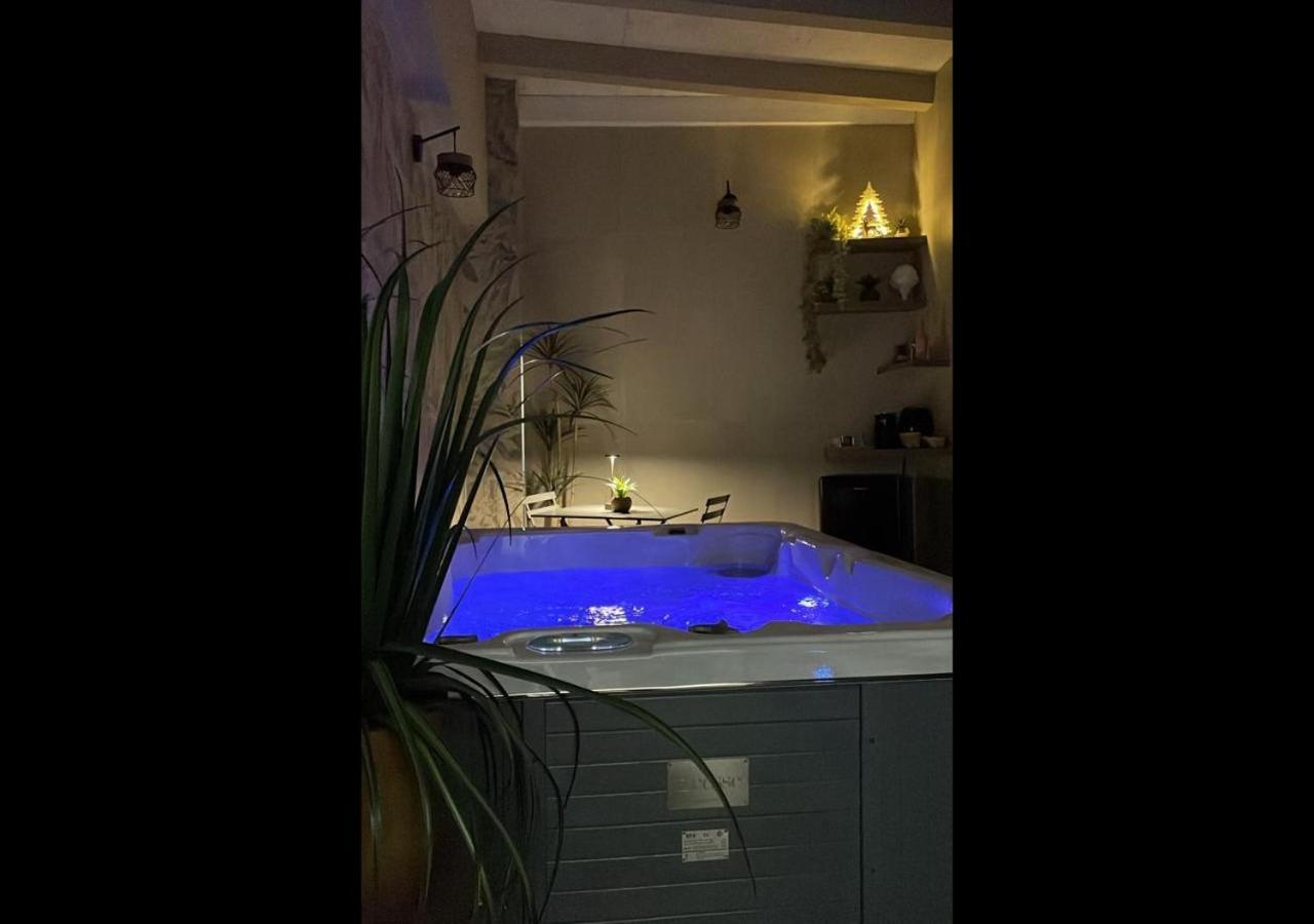 Suite 18 Luxury Apartments Bari Buitenkant foto