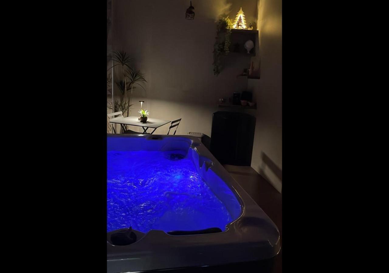 Suite 18 Luxury Apartments Bari Buitenkant foto